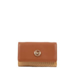 Cartera Flap Mediana Look Tejido Tan