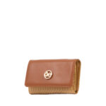 Cartera Flap Mediana Look Tejido Tan - Imagen 5