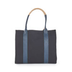 Bolsa Satchel Grande con Charm color Negro - Imagen 3