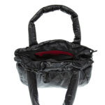Bolsa Hobo Grande con Charm color Negro - Imagen 2
