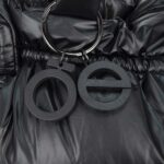 Bolsa Hobo Grande con Charm color Negro - Imagen 5