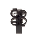 Reloj casual con logo doble como carátula y correa de piel